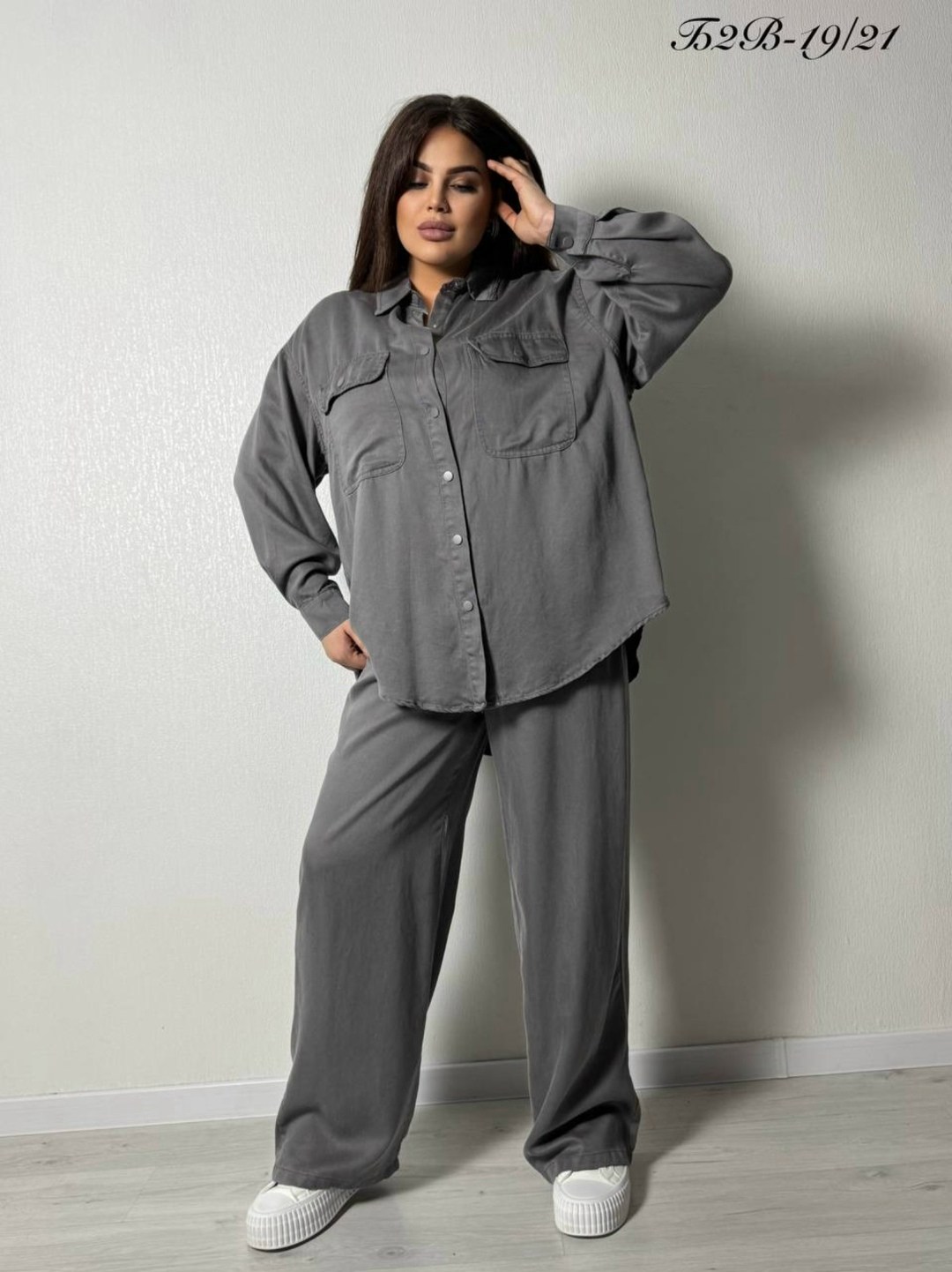 брючный костюм,костюм брючный с рубашкой,стильные костюмы,женский костюм,серый брючный костюм