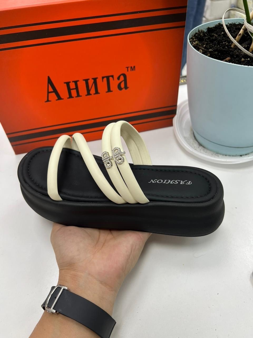 женские шлепанцы,,шлепанцы женские черные,модные шлепанцы,шлепки женские