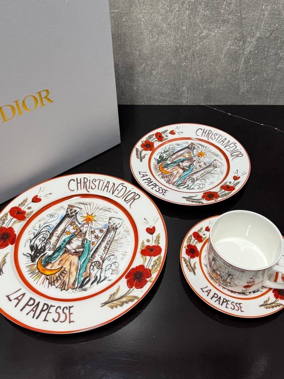 чайная пара dior la papesse,сервиз чайный, посуда dior кофейная пара,dior посуда,набор чайных пар christiane dior la papesse,чайный набор dior