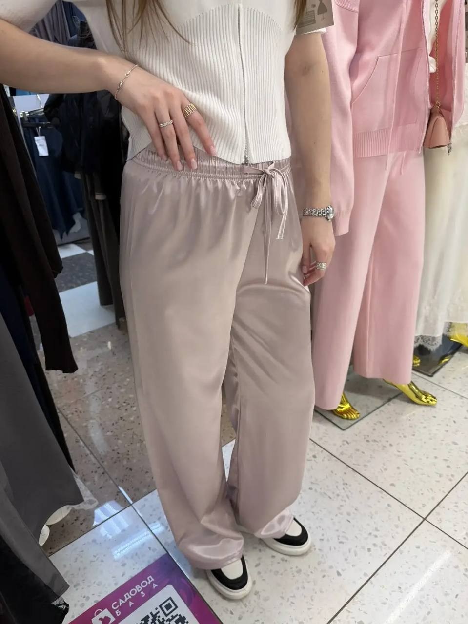 брюки стиль,шелковые брюки,элегантные шелковые брюки женские брюки-палаццо,костюм с брюками,брюки палаццо