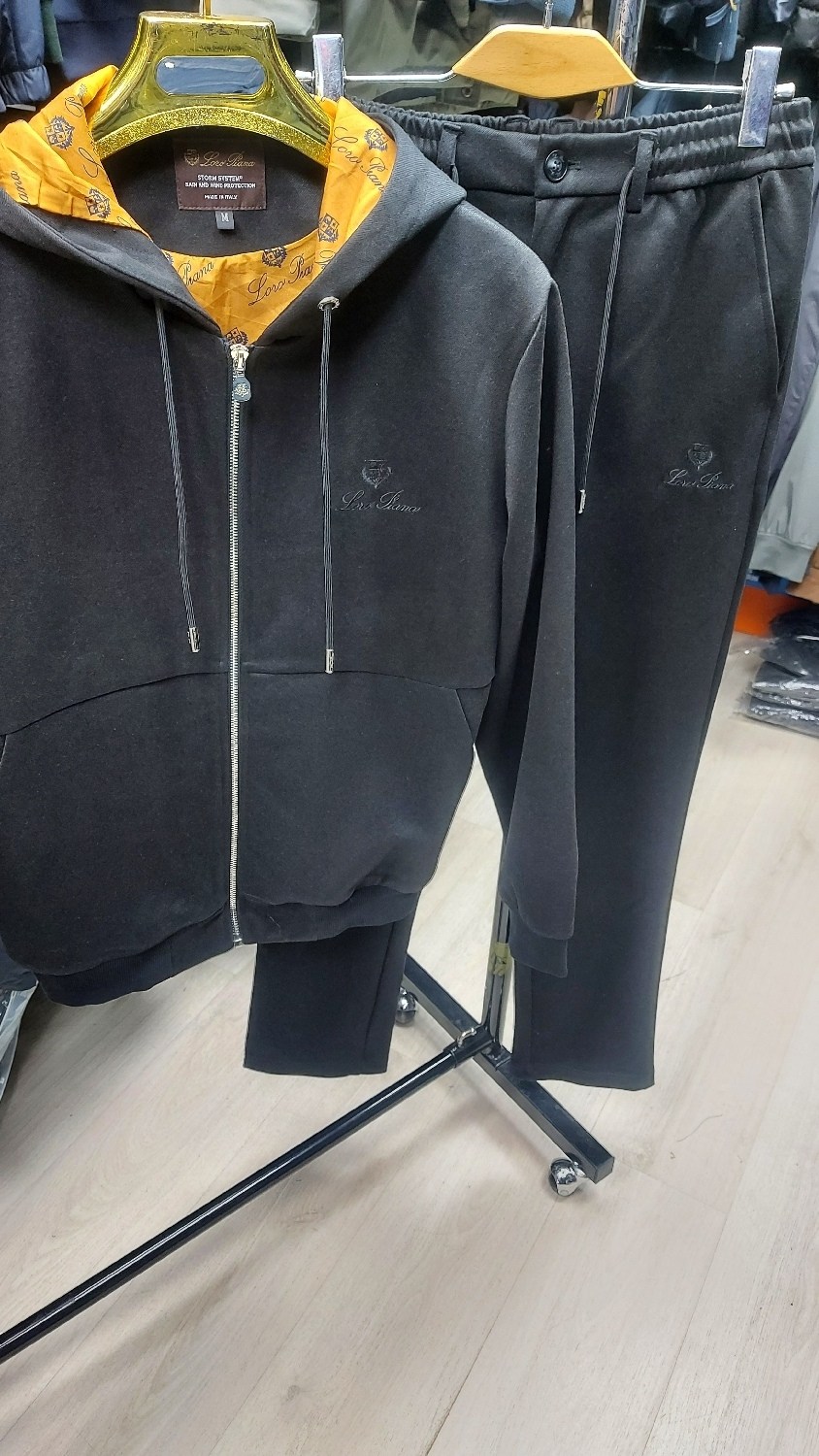 спортивные костюмы stefano ricci,спортивный костюм loro piana,костюм stefano ricci зимний,спортивный костюм stefano ricci мужской,спортивный костюм мужской loro piana