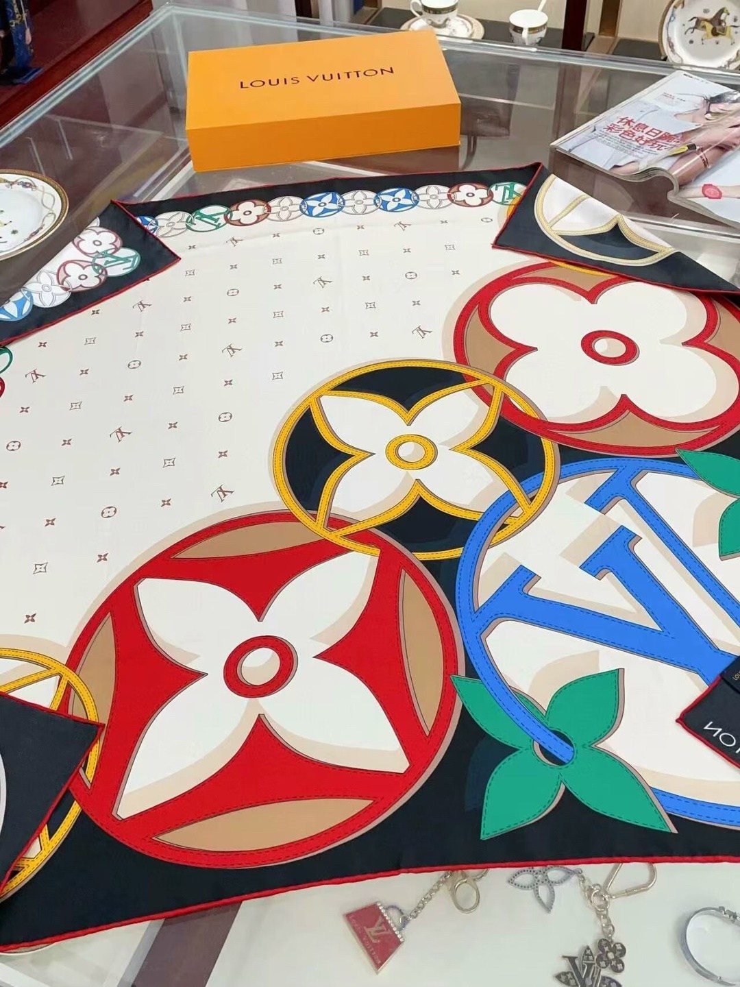 шарф louis vuitton,платок louis vuitton,платок луи виттон,луи витон платок,брендовые женские