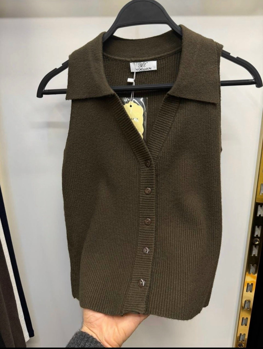 трикотажный топ,брюки льняные,жилет mango,бежевые брюки,широкие брюки