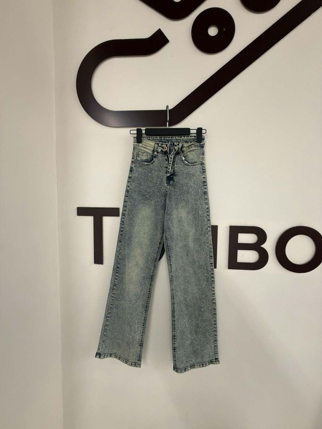 женские джинсы,джинсы,джинсы модные,стильные джинсы,джинсы широкие