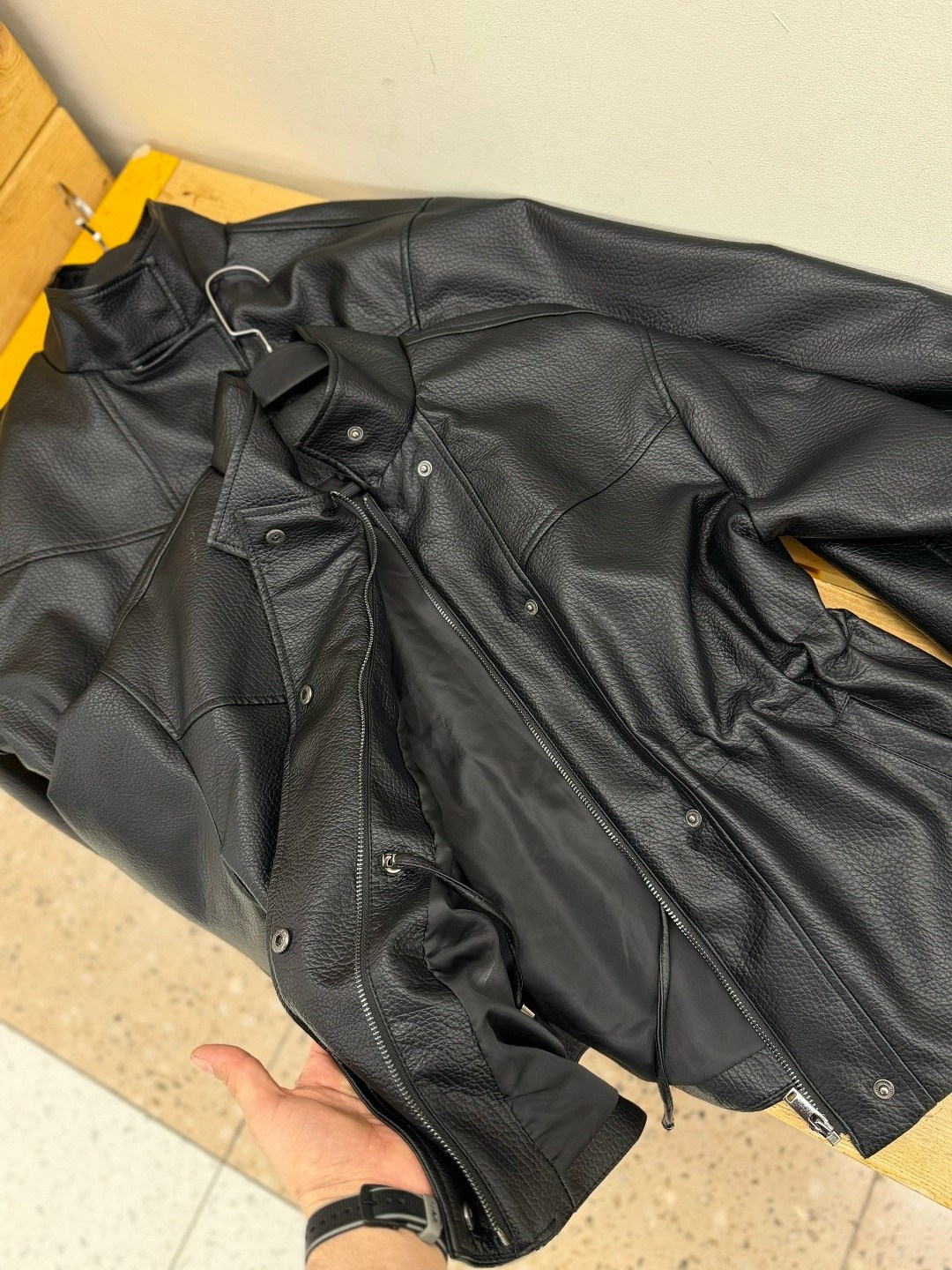 кожаная куртка,леггинсы кожаные,модный образ,кожаная куртка женская