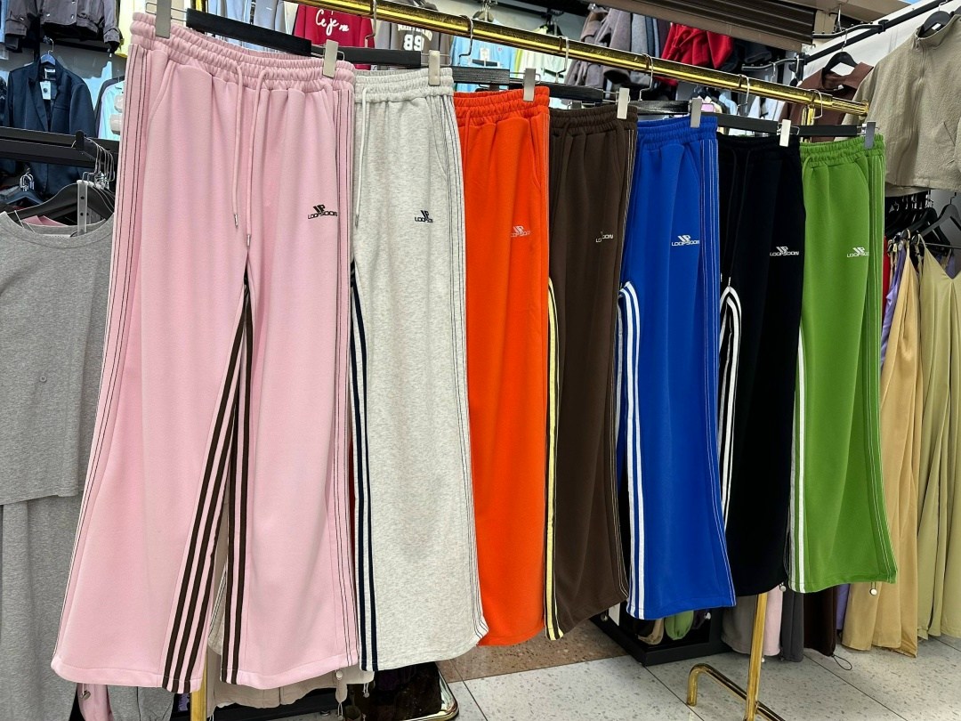 спортивные штаны широкие,брюки карго с лампасами широкие y2k styfash,спортивные штаны adidas,брюки оверсайз с лампасами широкие спортивные y2k,штаны широкие женские