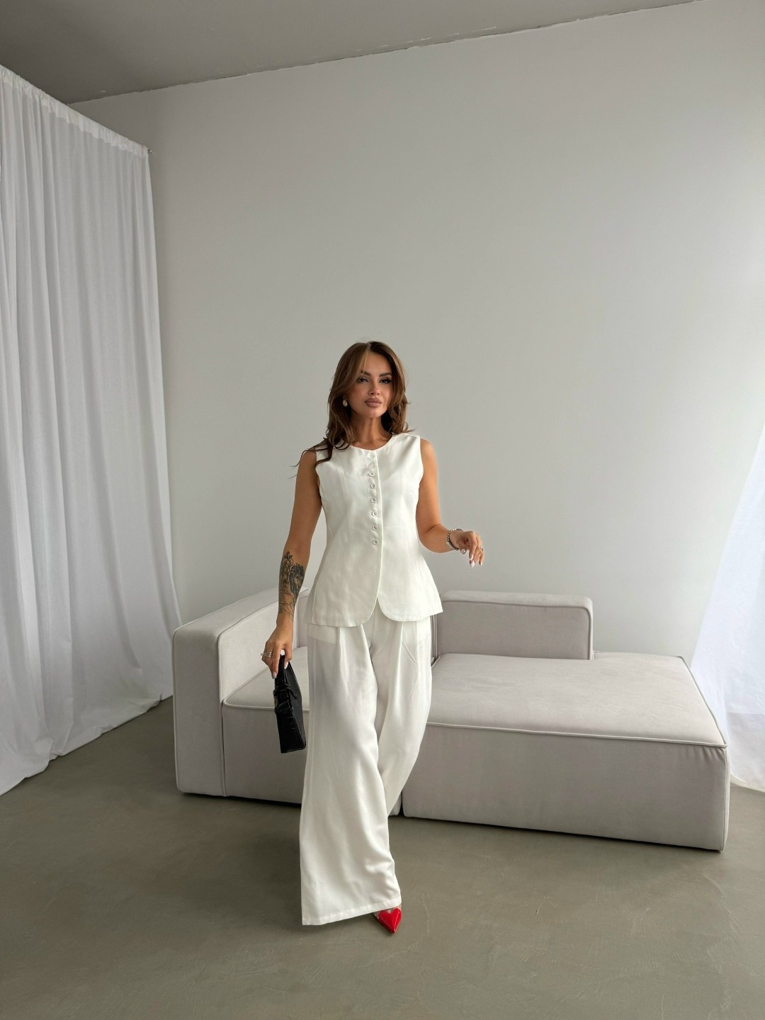 белый костюм,жилетка женская,приталенный жилет,жилет женский,женский костюм