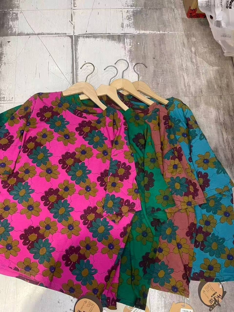 футболки для девочек, платья,одежда ,,яркие футболки женские