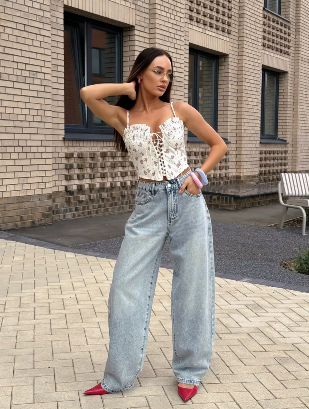 стильные джинсы,джинсы модные,джинсы женские,широкие джинсы