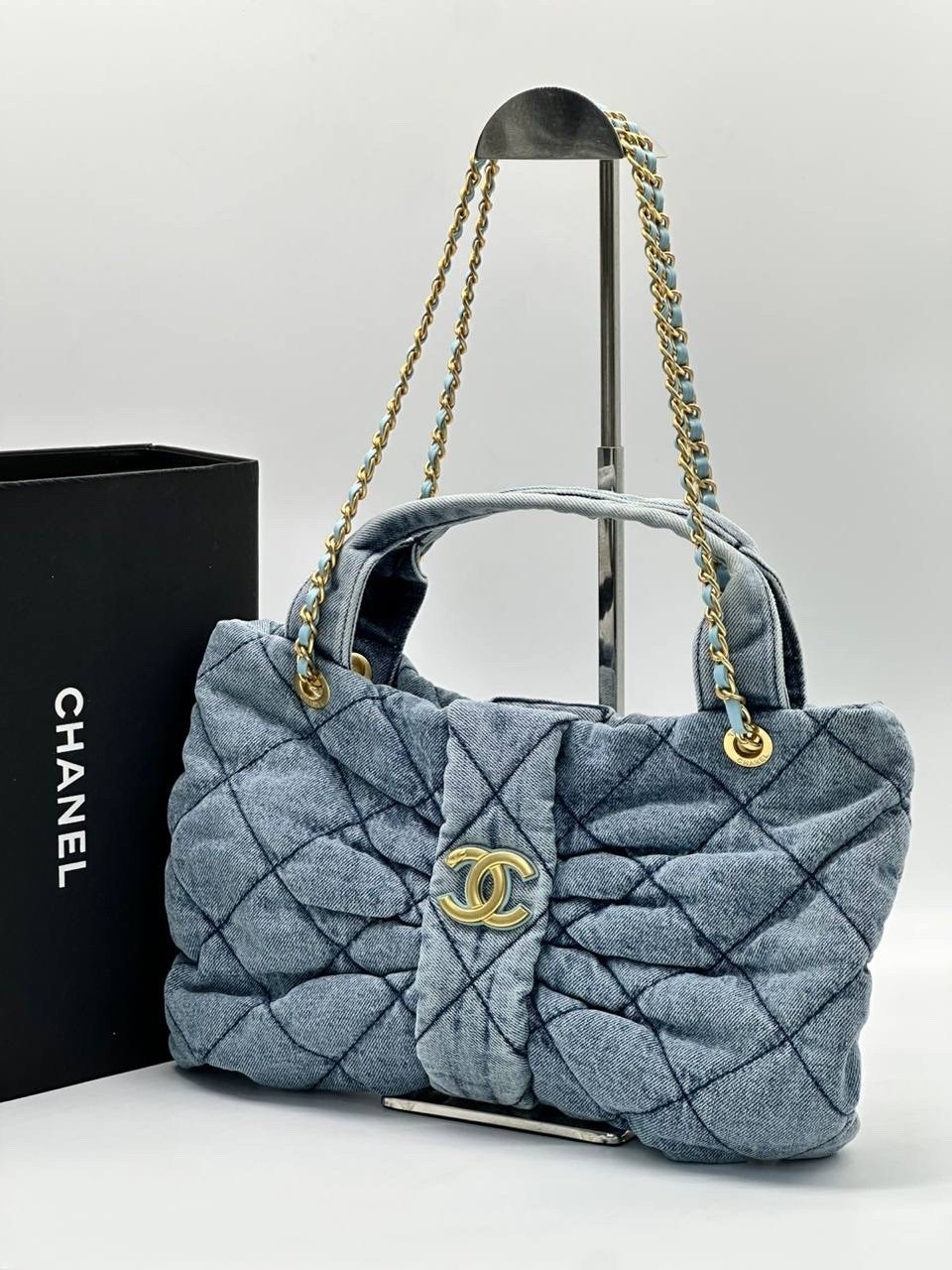 голубая джинсовая сумка chanel 25 small,сумки джинсовые,джинсовая женская сумка chanel,сумка,стеганая сумка