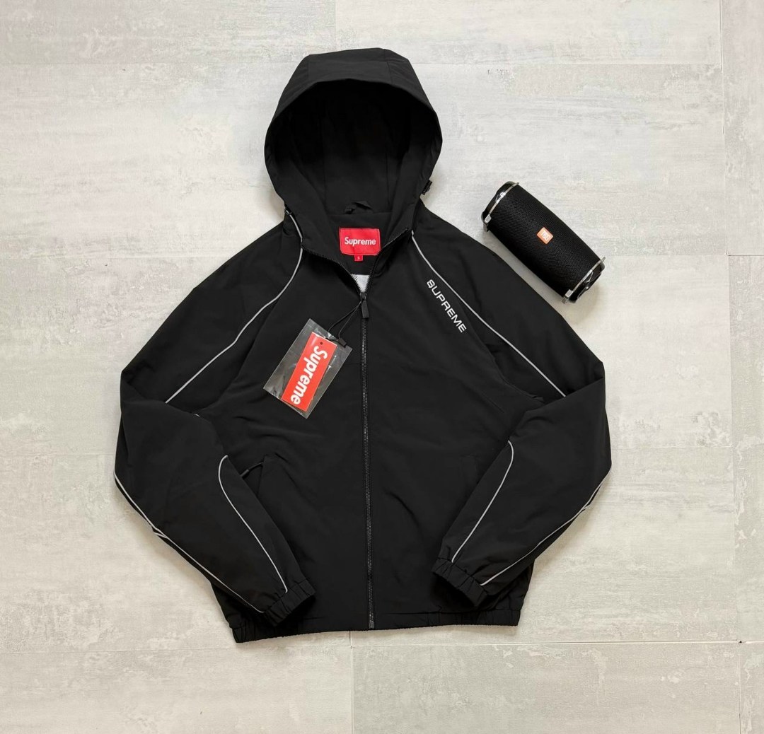 supreme supreme,ветровка supreme,supreme красная куртка,куртка суприм,светоотражающая куртка supreme