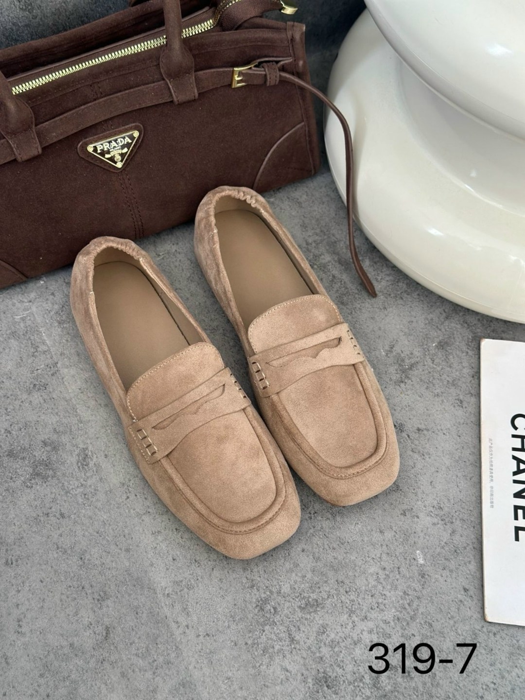 лоферы сантони женские замшевые,бежевые лоферы,замшевые лоферы,женские замшевые лоферы,лоферы женские