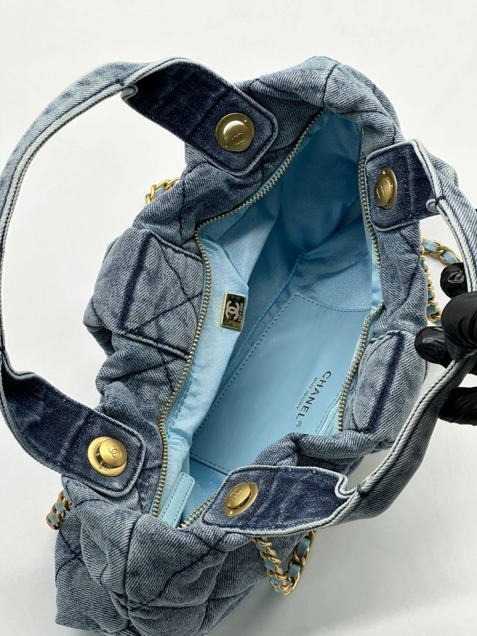 голубая джинсовая сумка chanel 25 small,сумки джинсовые,джинсовая женская сумка chanel,сумка,стеганая сумка