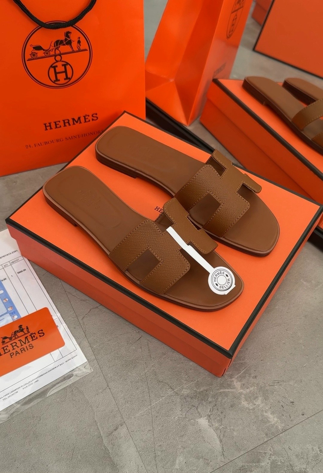 шлёпанцы hermes,шлепки эрмес оран,шлепки hermes oran,женские кожаные шлепки hermes oran коричневые,шлепанцы гермес коричневые