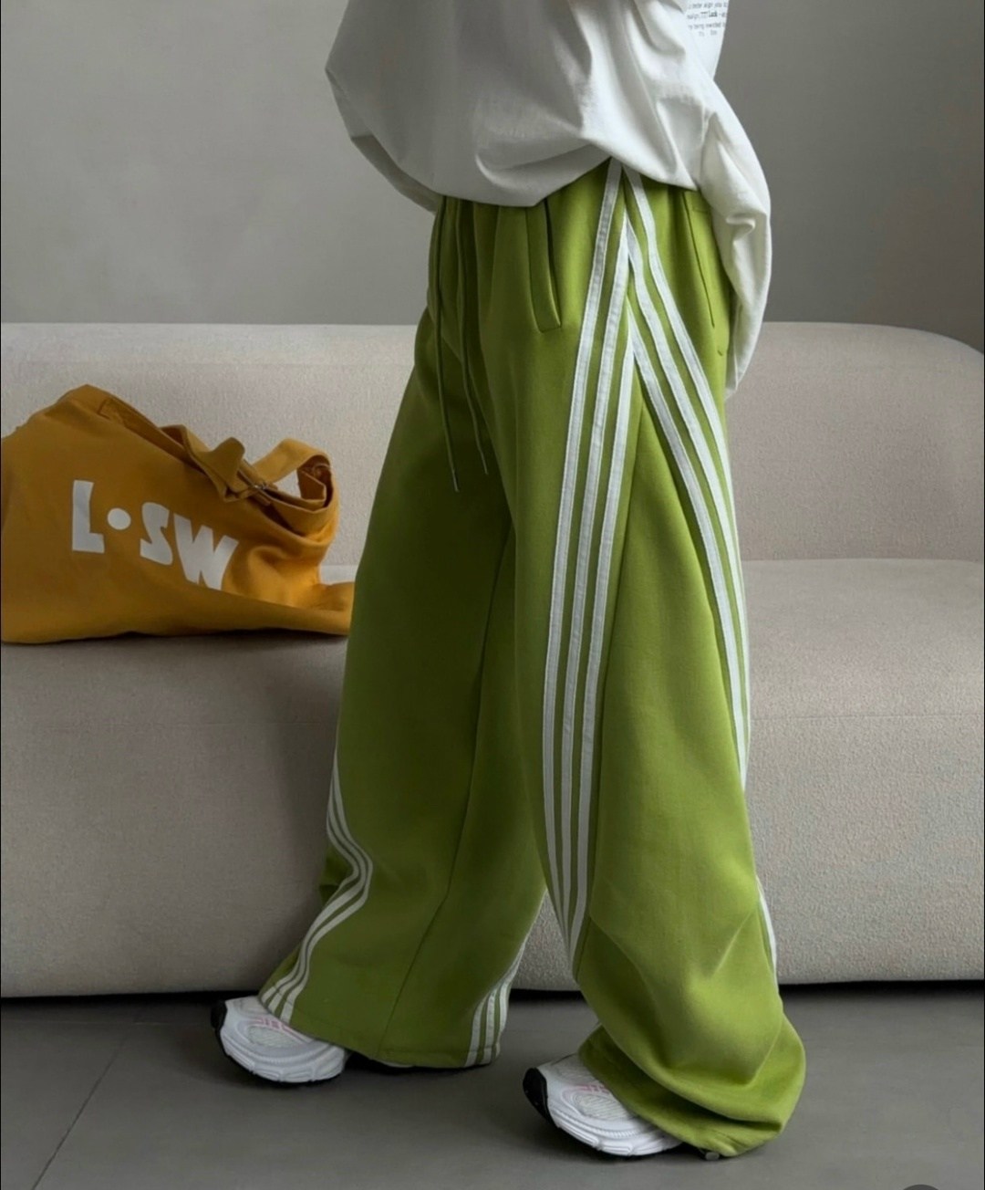 треники адидас оранжевые,orange adidas sweatpants,спортивные штаны adidas originals оранжевый,orange adidas track pants,orange adidas pants womens