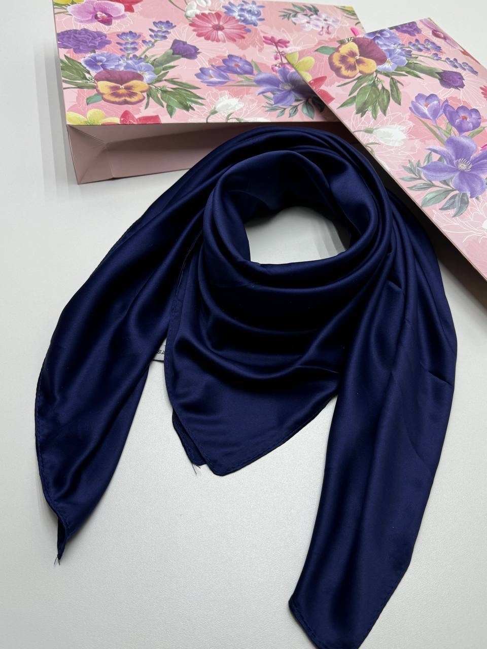 платок женский однотонный 100*100 см арт. 1171364,платок женский однотонный (100*100 см.) арт. 1171370,платок женский однотонный (100*100 см.) арт. 256233,платок женский однотонный (100*100 см.) арт.