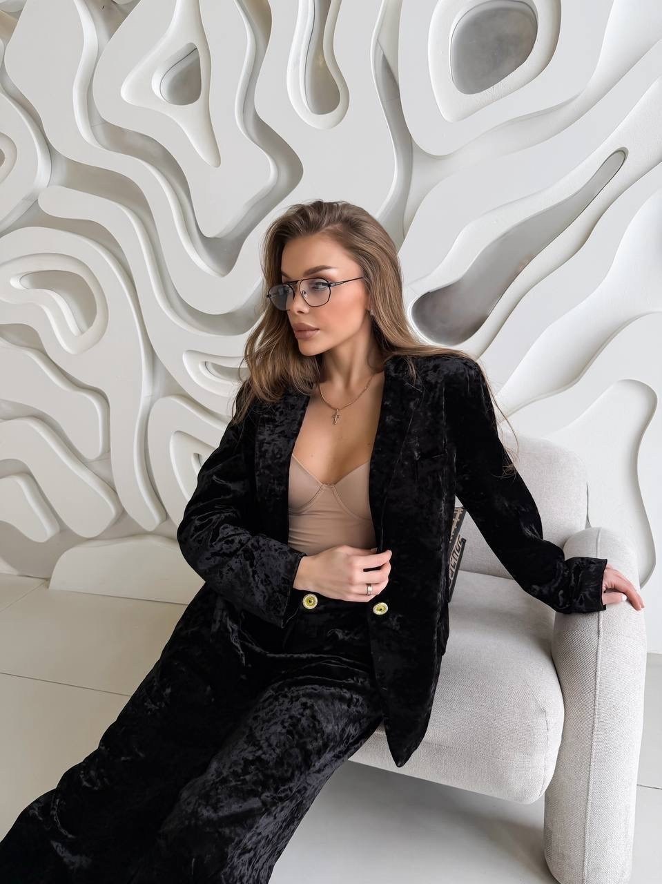 велюровый костюм,брючный костюм,костюм бархатный,костюм брючный бархатный классический,костюм женский