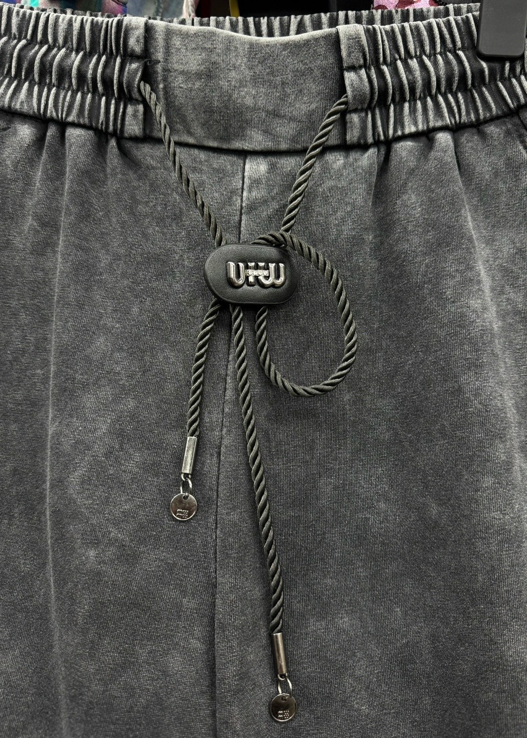 джинсы женские широкие,брюки джинсы,женские джинсы,брюки женские,брюки спортивные