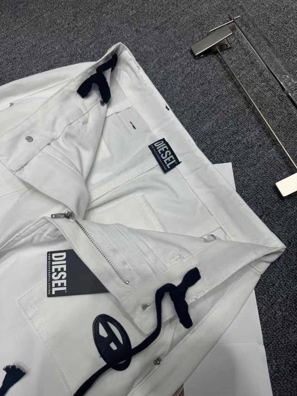 брюки джинсы,широкие брюки,белые брюки,брюки модные,джинсы широкие