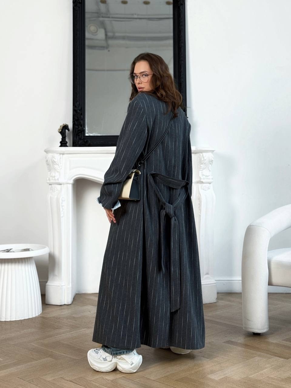 стильное пальто,модное пальто,длинное пальто,серое пальто