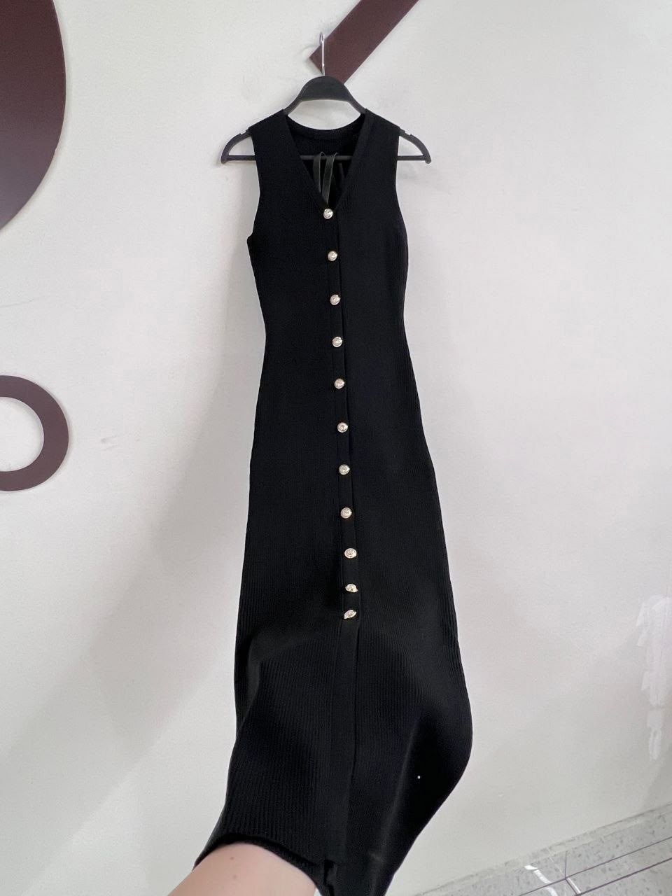 трикотажное платье,платье,платье трикотажное с вырезом,облегающее платье,трикотажное длинное платье