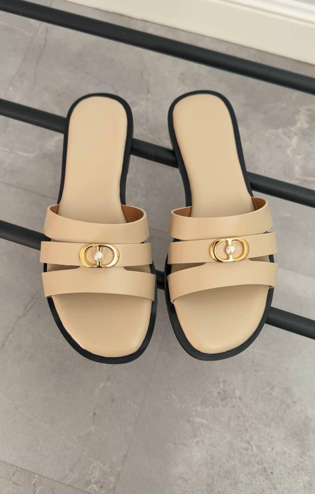 шлепки кристиан диор женские,шлепки диор,шлепанцы женские,кожаные шлепки,кожаные шлепанцы