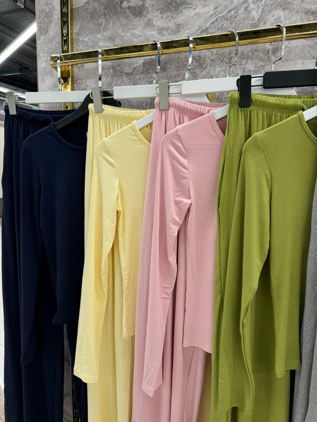 брючный костюм,трикотажные костюмы,костюм с широкими брюками,костюм с брюками,костюм со штанами