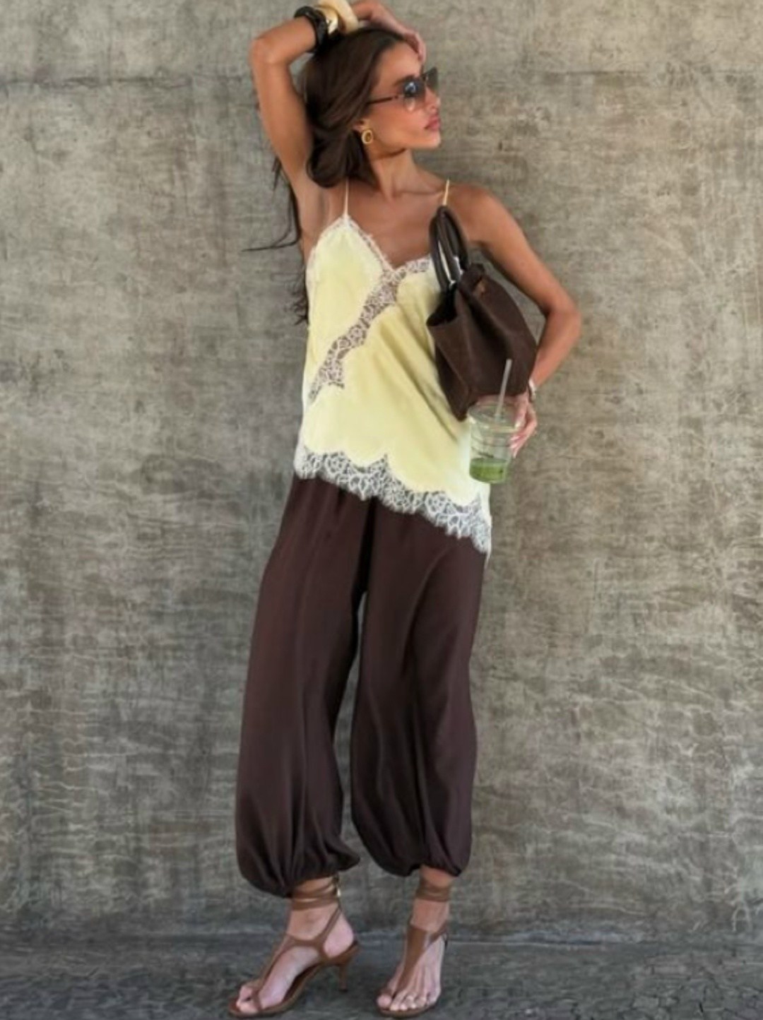 широкие брюки,брюки модные,брюки с поясом,брюки черные,стильные брюки