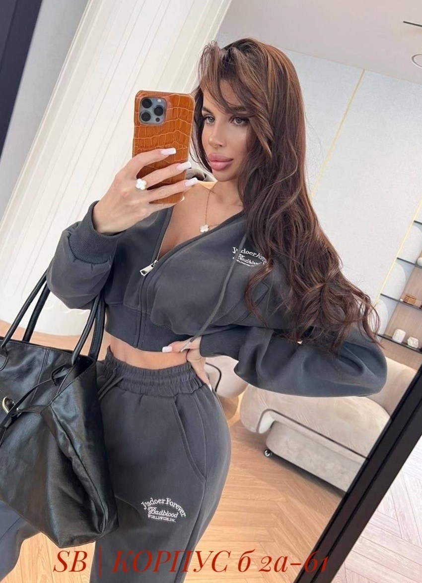 костюм спортивный женский,костюм спортивный,женские костюмы,женский красный костюм miu miu,стильный костюм