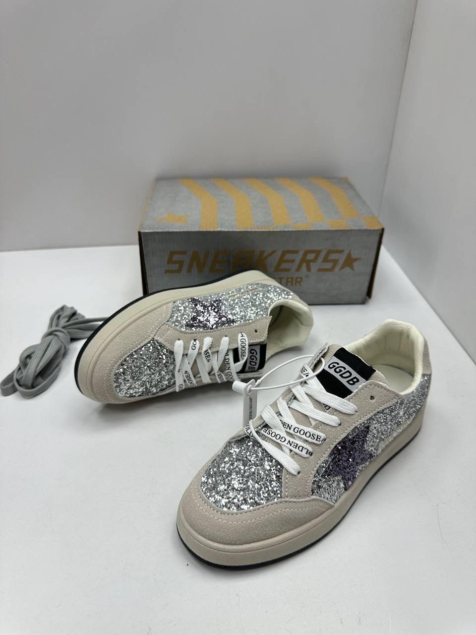 golden goose кеды hi star с блестками белый,низкие кеды ball-star glitter golden goose,кроссовки golden goose,golden goose кеды glitter,golden goose hi star glitter sneakers