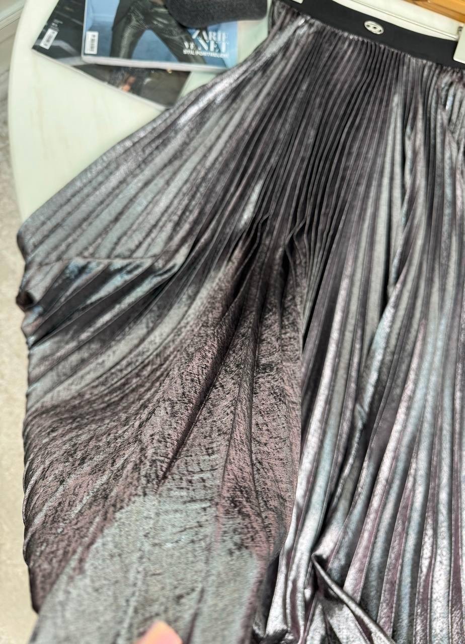 металлизированная юбка плиссе,юбка плиссе,плиссированная юбка,образы с плиссированной юбкой,юбка плиссе образы