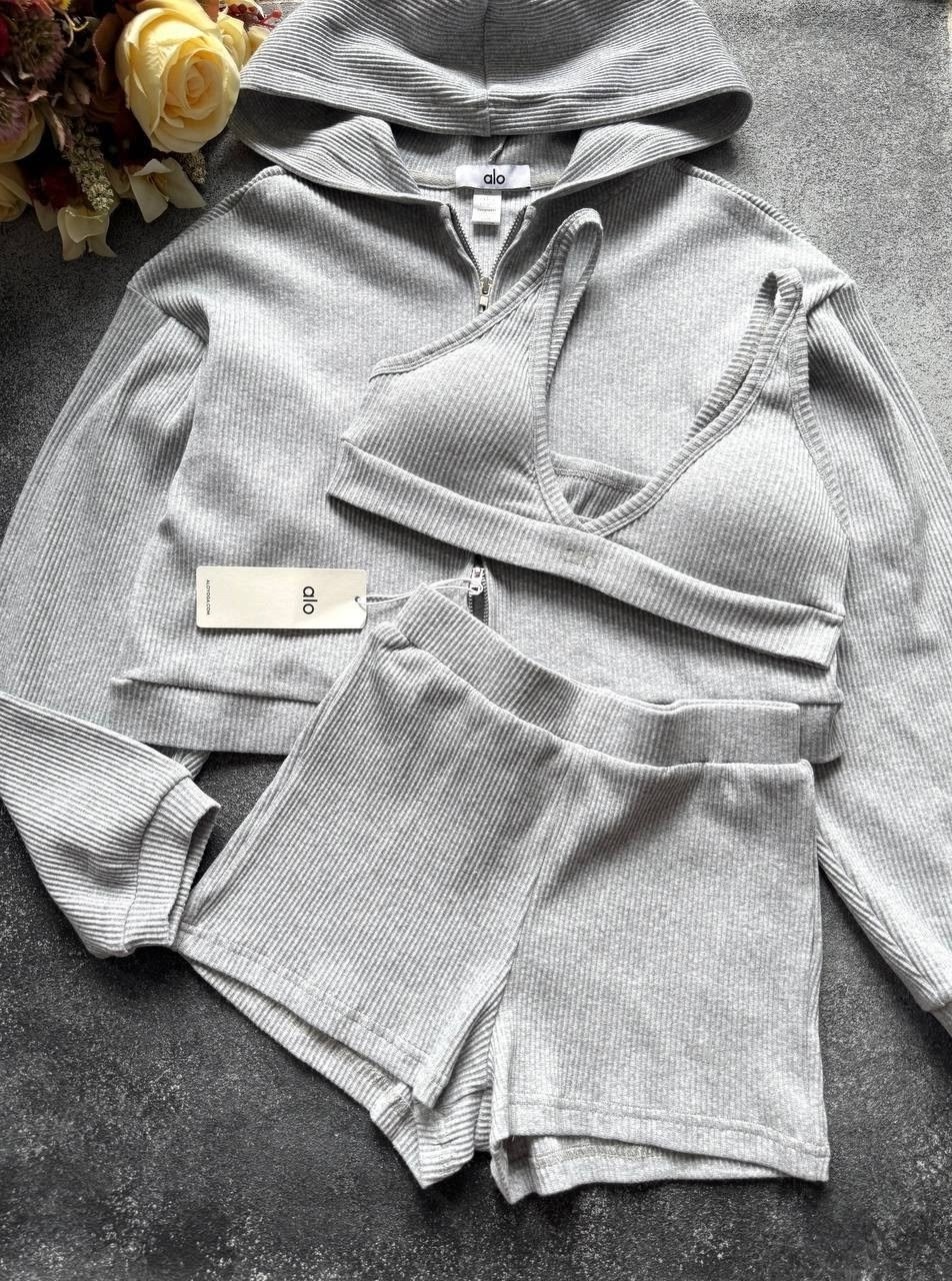 костюм спортивный с шортами и топ,женский спортивный комплект,трикотажный костюм с шортами,комплект спортивной одежды,трикотажные костюмы