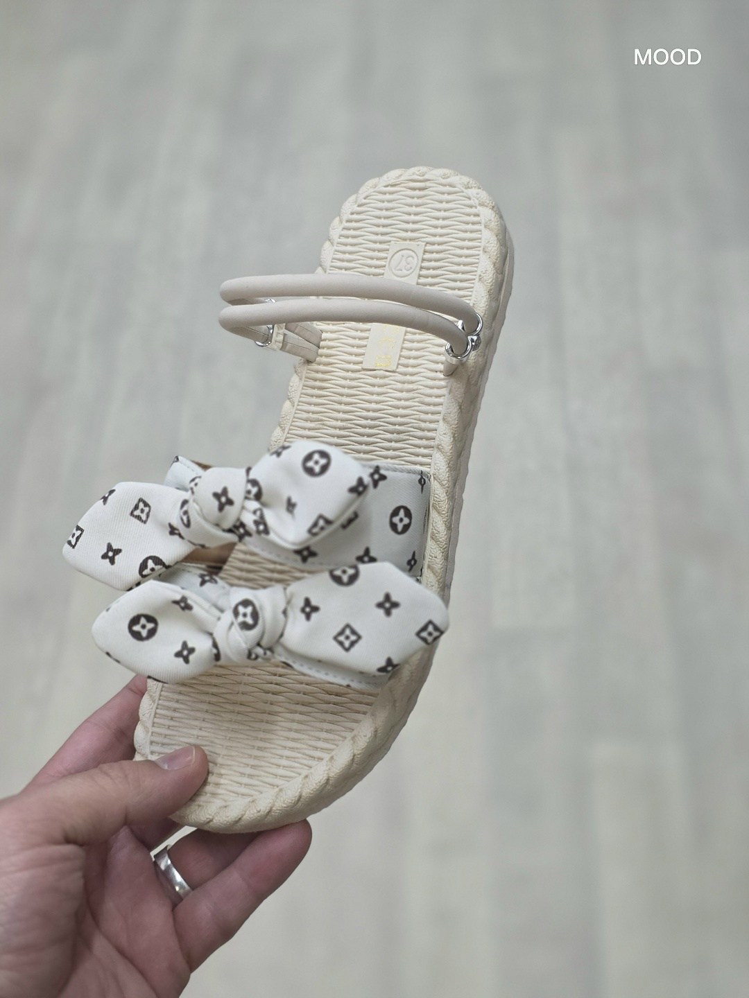 ,летние тапочки,тапочки женские,летние сандалии,модные тапочки