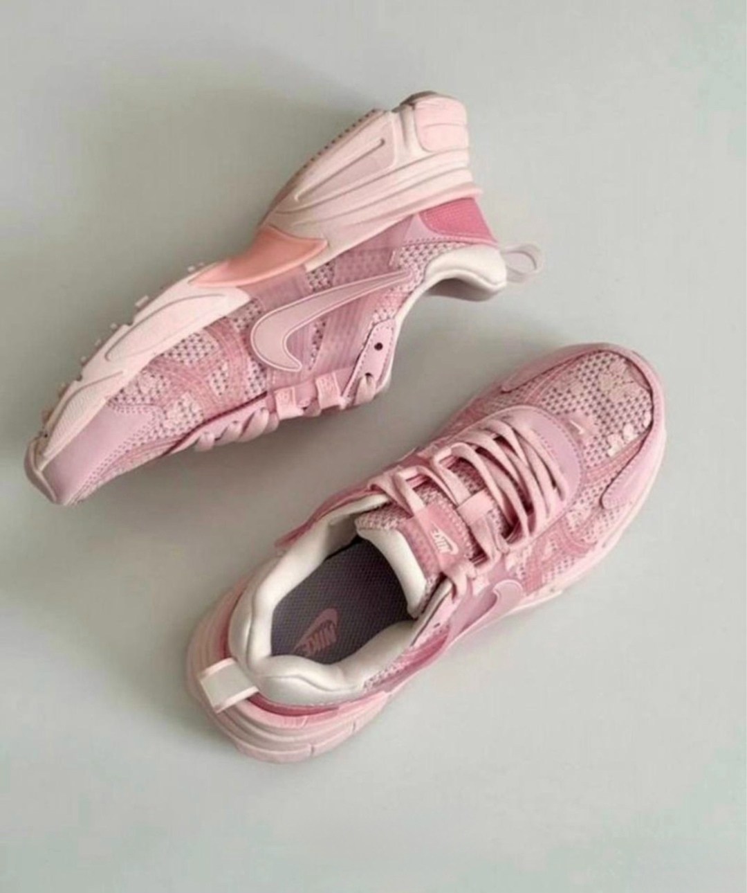 кроссовки беговые женские nike v2k run,женские кроссовки nike,nike v2k run pink foam arctic pink (women's),кроссовки,nike розовые кроссовки