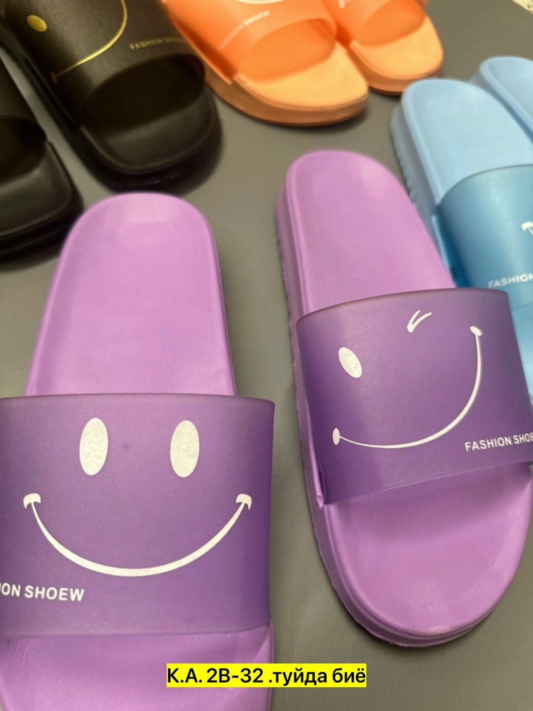 шлепанцы женские,,тапки женские,модные тапочки,сланцы женские