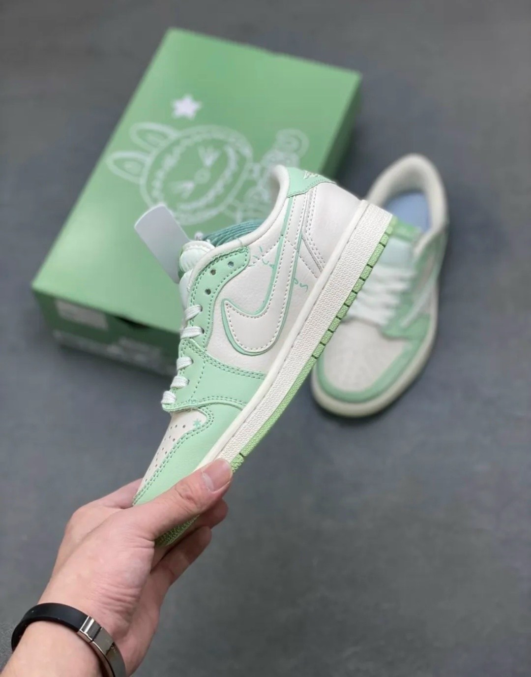 кроссовки,женские кроссовки,оригинальные кроссовки,баскетбольная ,nike air jordan 1 low travis scott