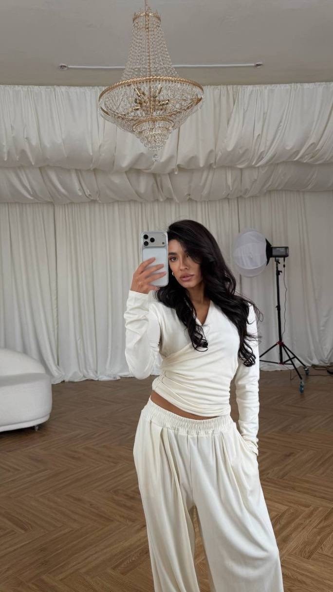 костюм белый,костюм двойка женский,женский костюм белый,костюм тройка женский,костюм из мягкой вискозы с лонгсливом и свободными