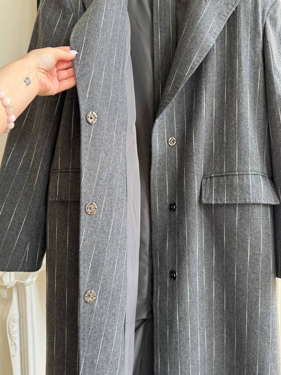 стильное пальто,модное пальто,длинное пальто,серое пальто