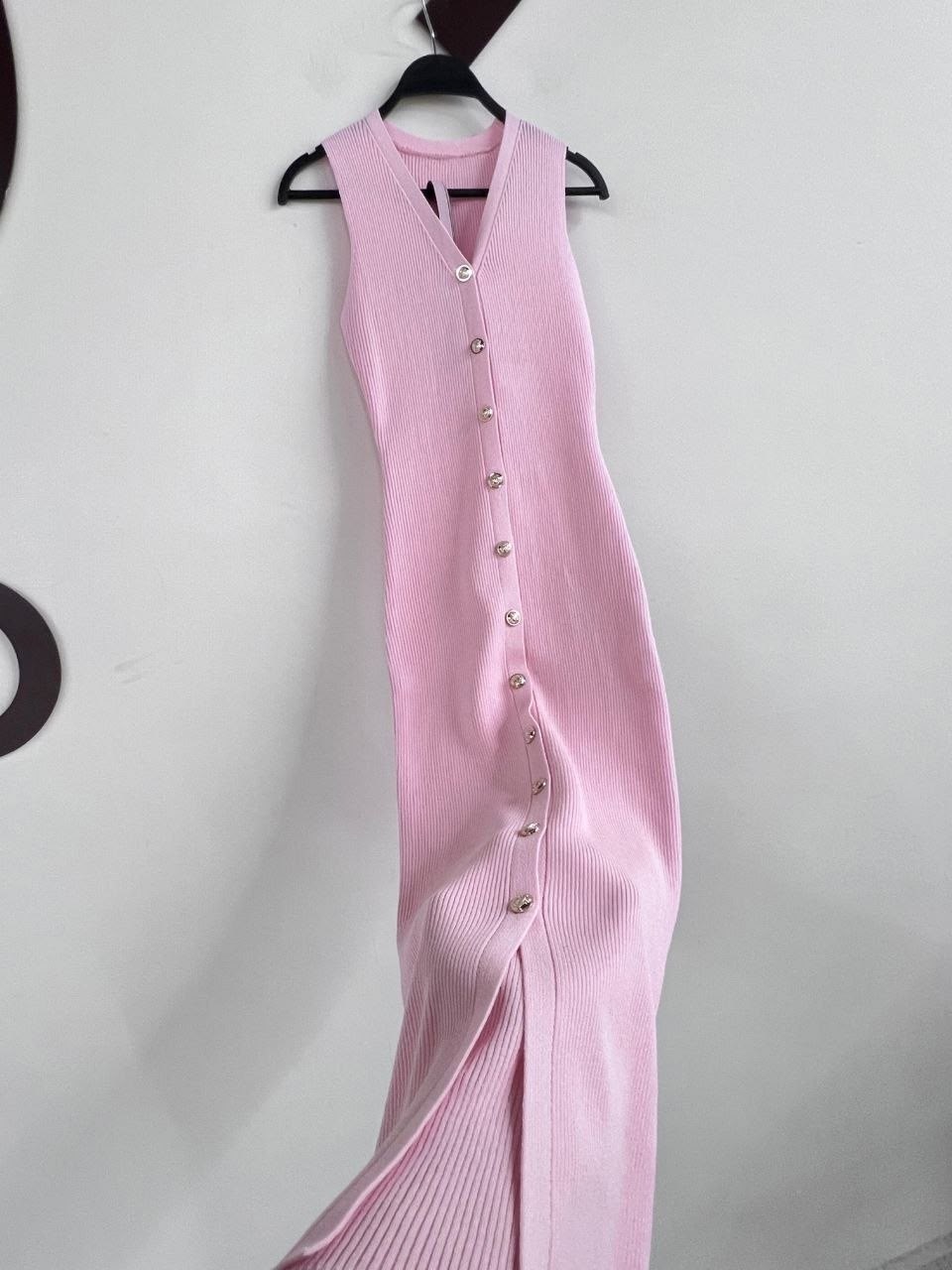 трикотажное платье,платье,платье трикотажное с вырезом,облегающее платье,трикотажное длинное платье