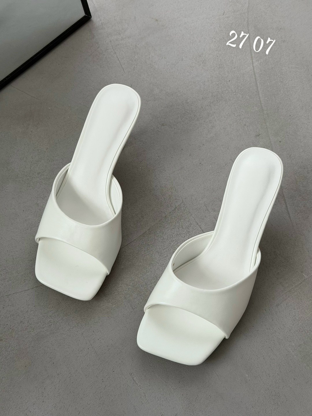 босоножки на каблуках,каблуки белые,босоножки белые,босоножки женские,белые мюли на каблуке