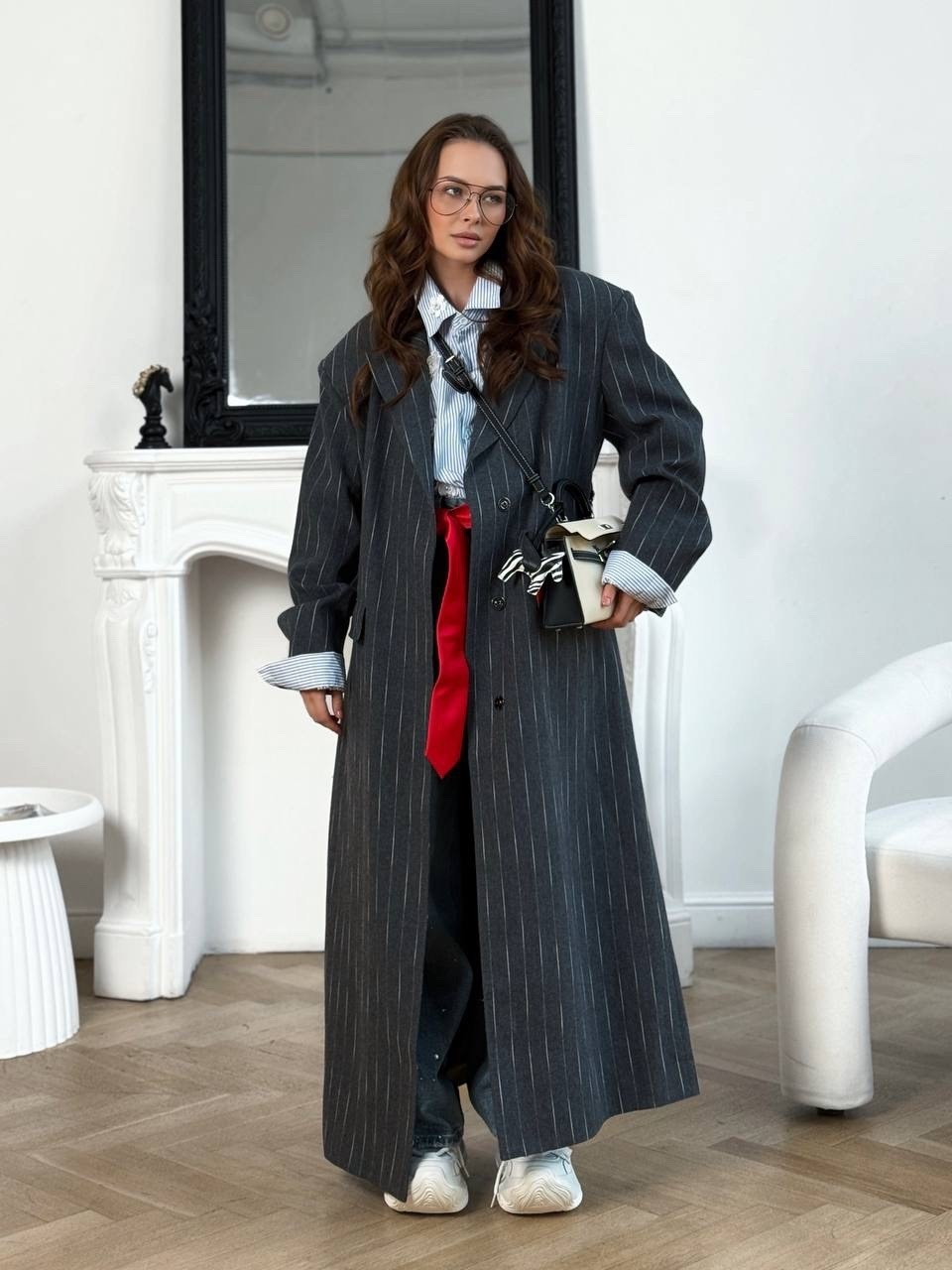 стильное пальто,модное пальто,длинное пальто,серое пальто