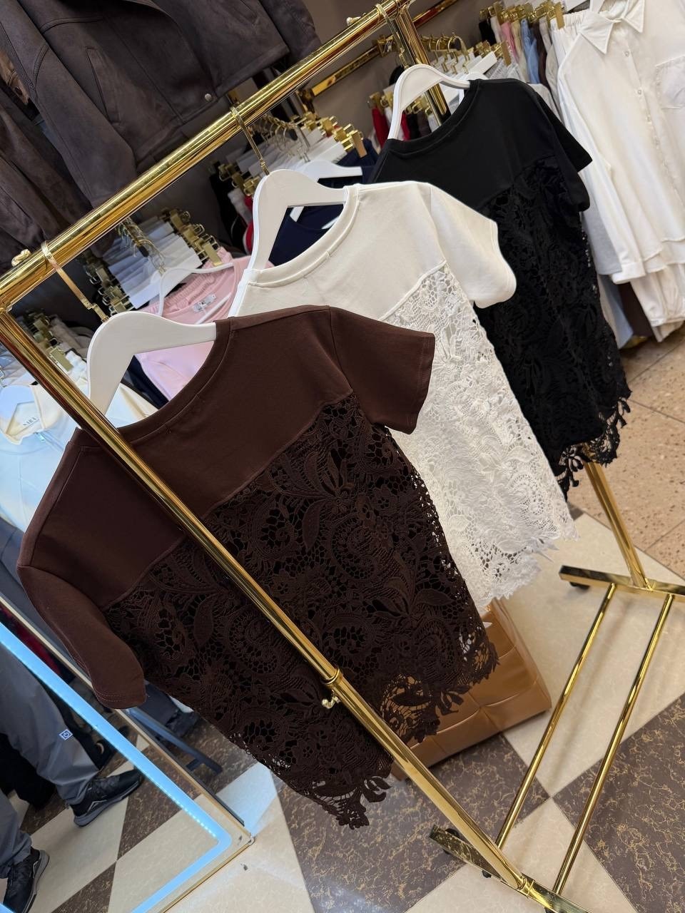 футболка с кружевами,кружевная футболка,стильная футболка,женская футболка,кружевная блузка