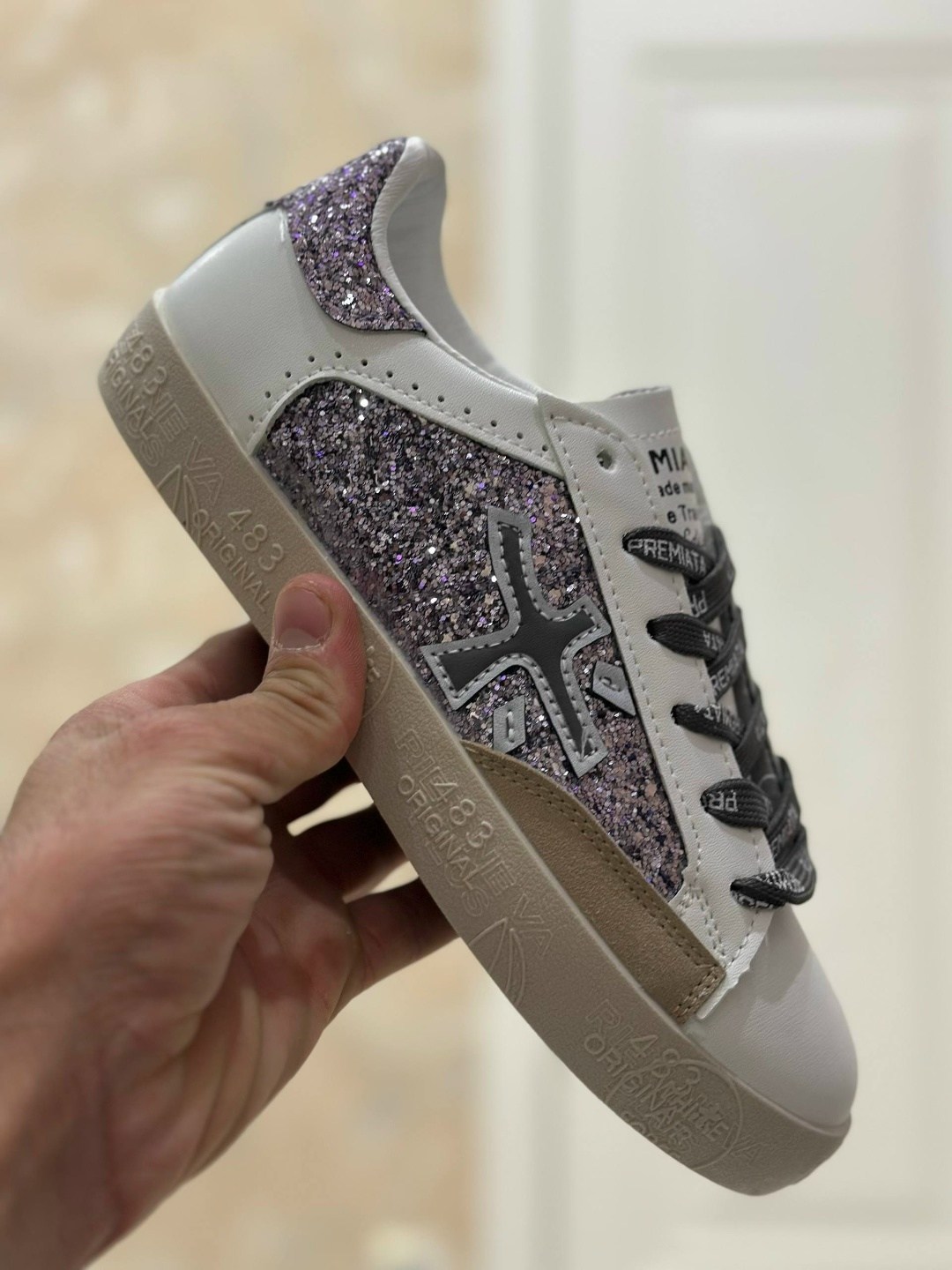 кроссовки golden goose с пайетками на платформе,кеды super-star с блестками golden goose черный,,низкие кеды ball-star glitter golden goose,golden goose кеды hi star с блестками белый