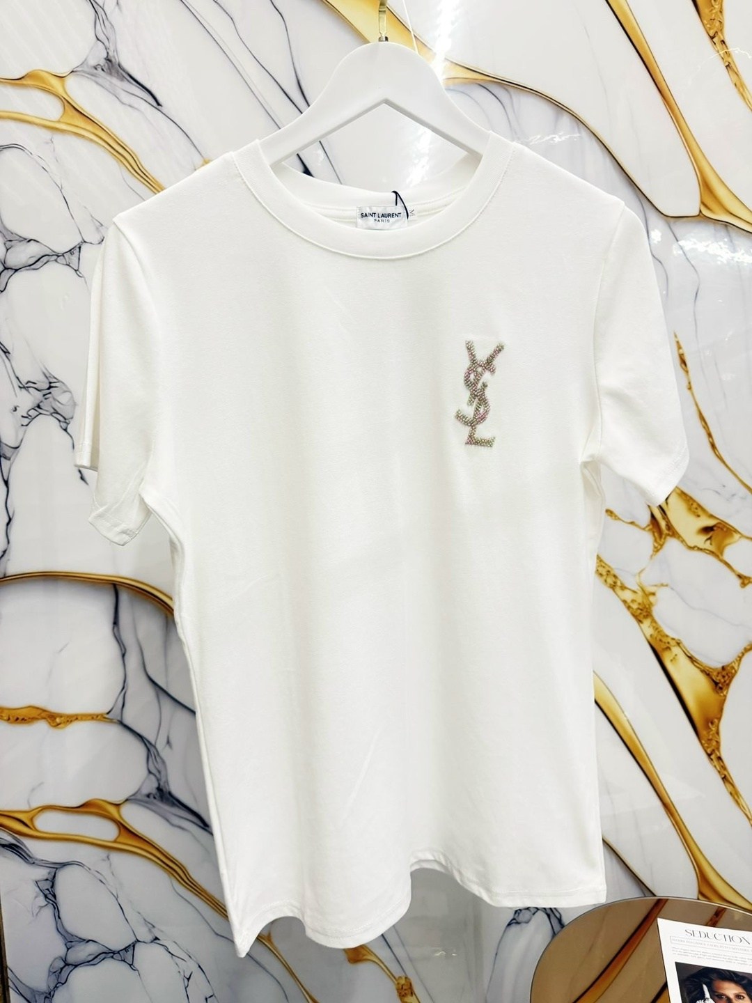 футболки женская,футболки женские мужские,футболка yves saint laurent,футболки модные,стиль футболка