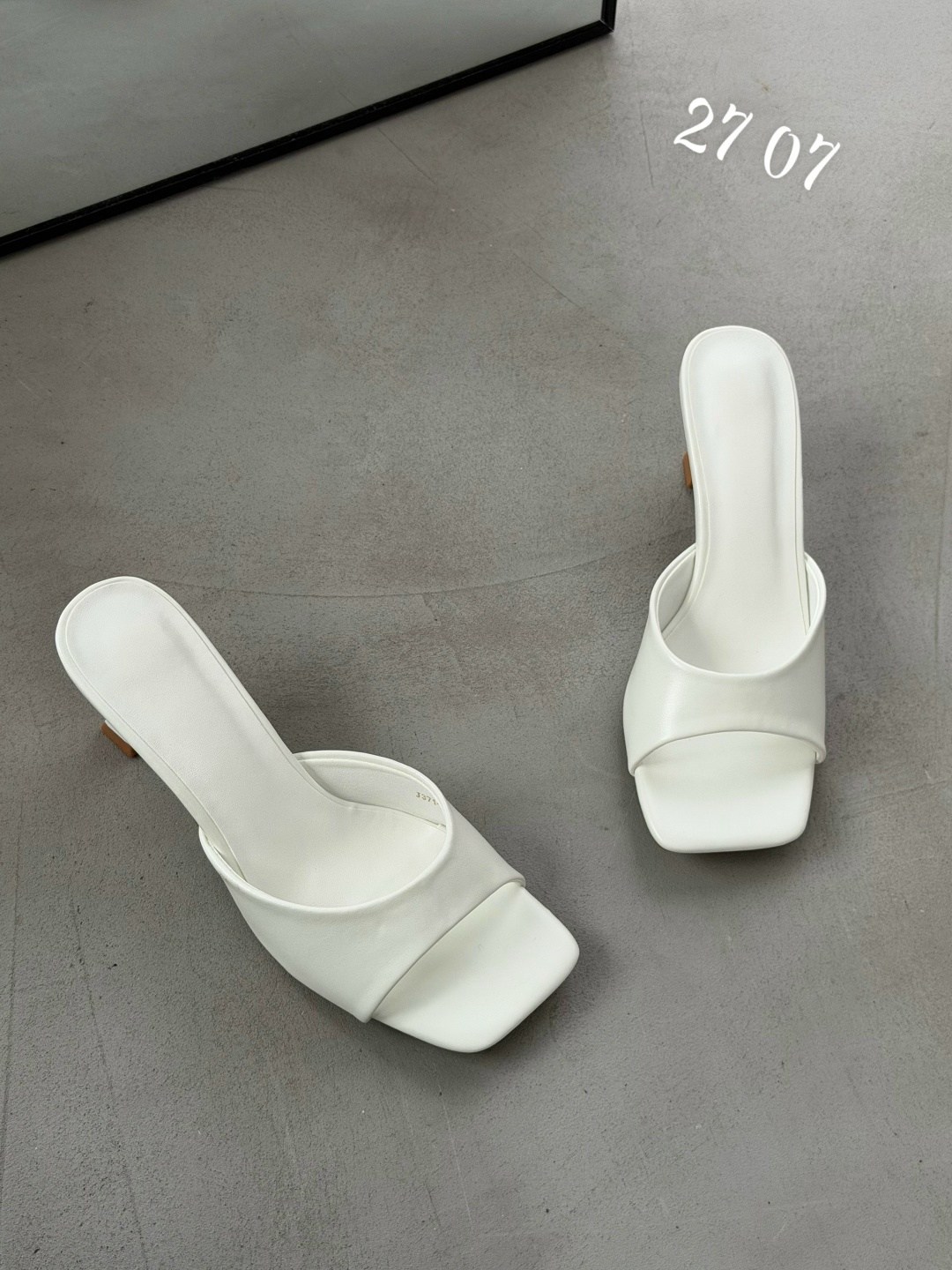 босоножки на каблуках,элегантные босоножки,каблуки белые,босоножки женские,белые босоножки