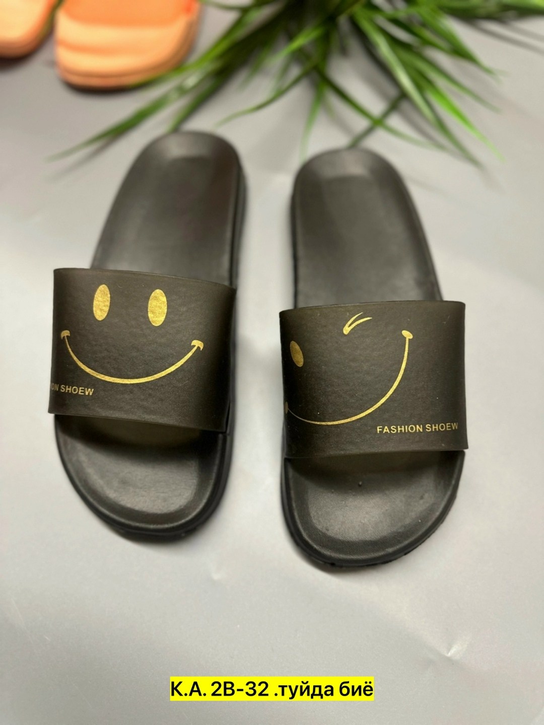 шлепанцы женские,,тапки женские,модные тапочки,сланцы женские