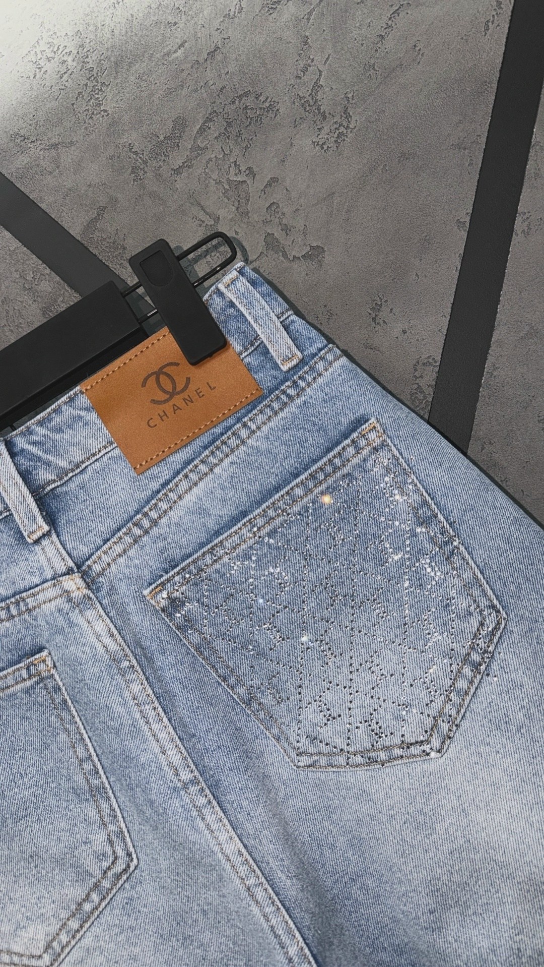 джинсы стильные,джинсы chanel,джинсы женские,джинсы модные,джинсы со стразами