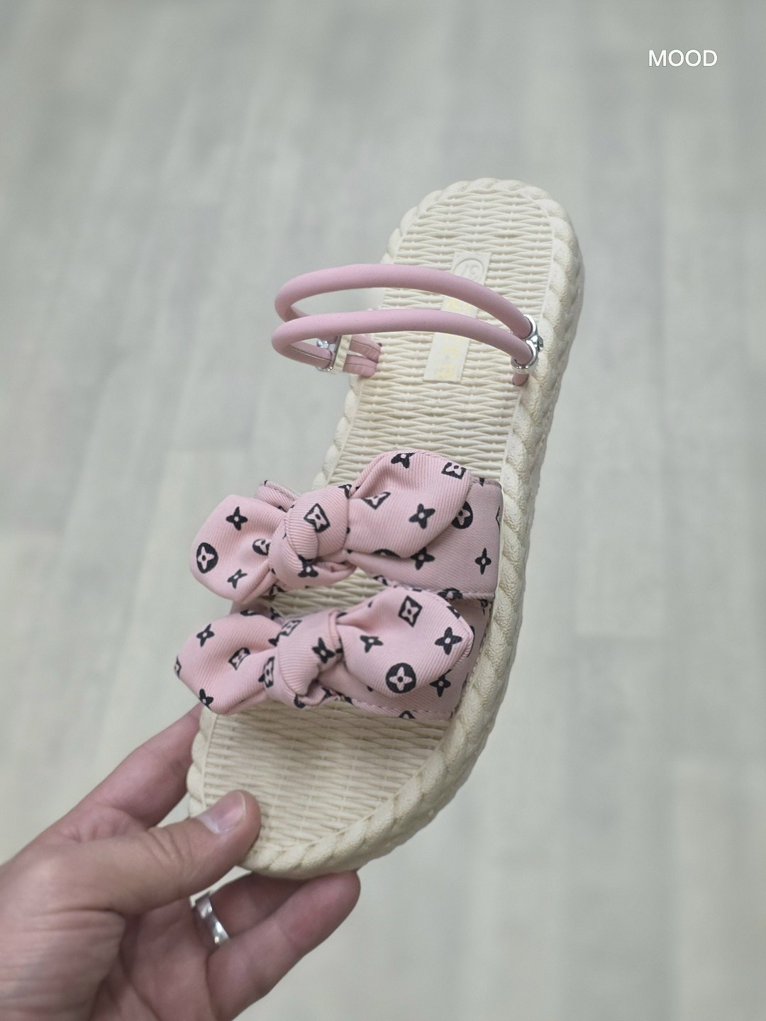 ,летние тапочки,тапочки женские,летние сандалии,модные тапочки