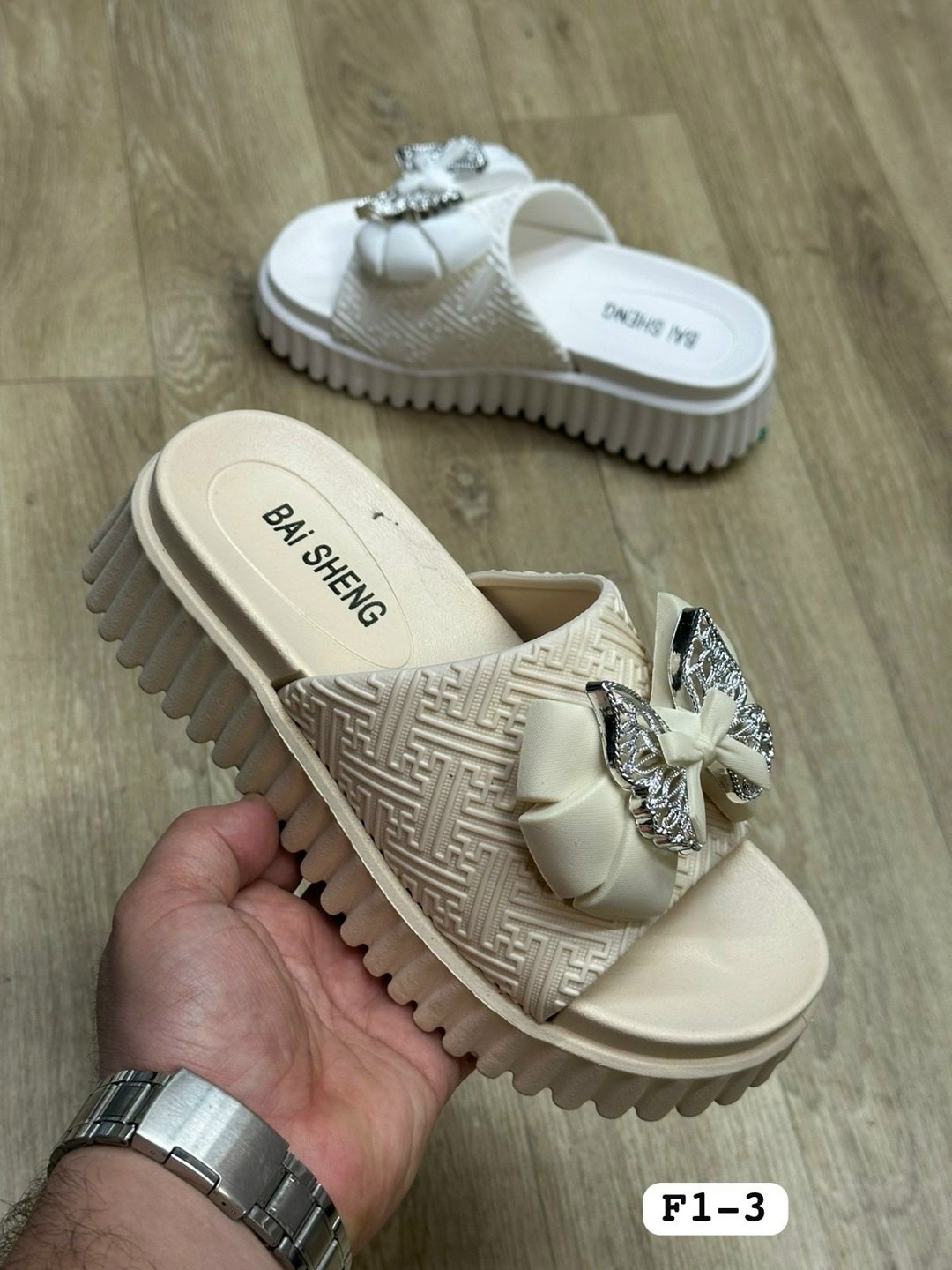 ,женские шлепанцы,женские тапки, женская,тапочки модные