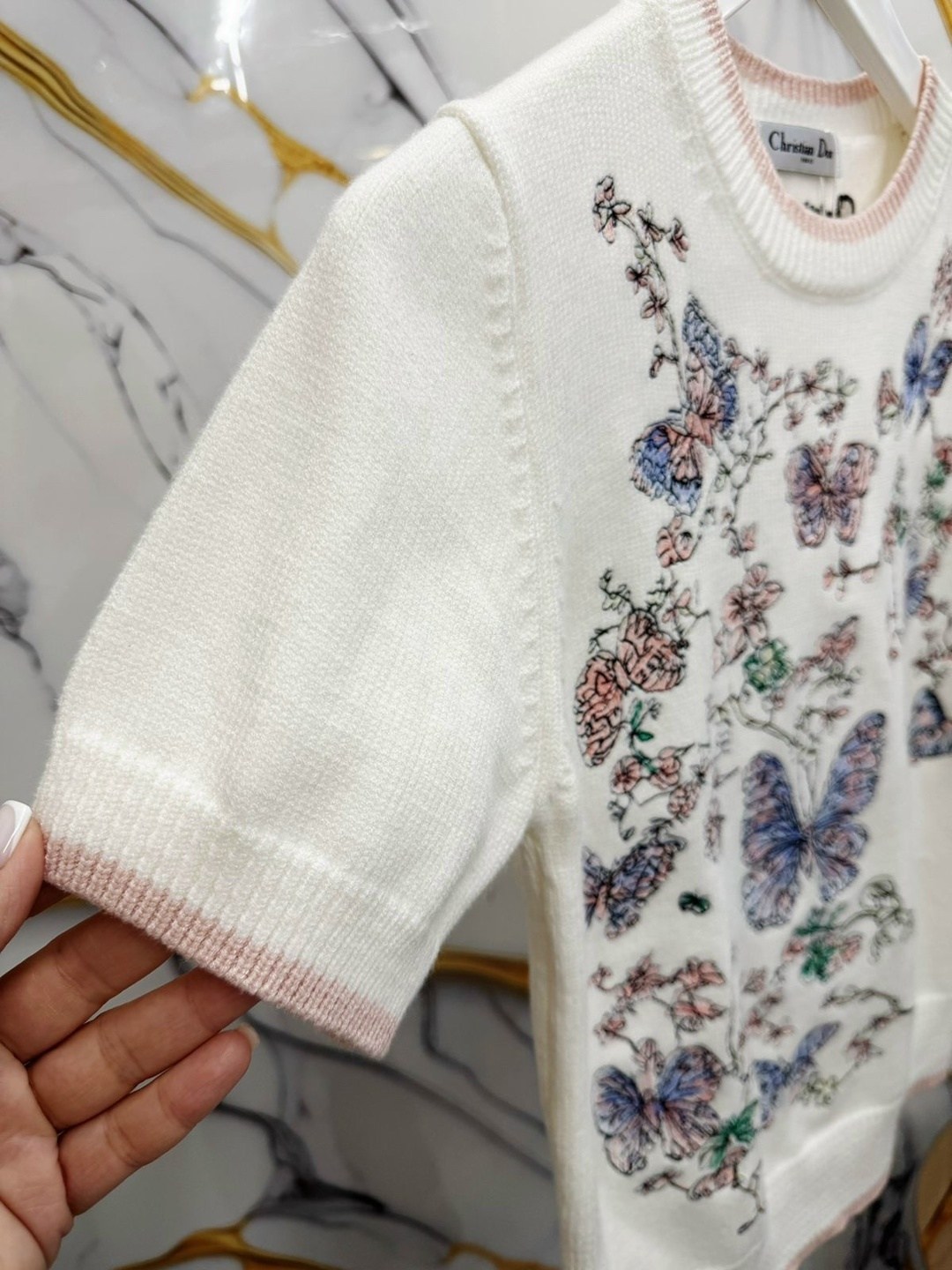 свитер с вышивкой,женская кофточка,футболки модные,женские футболки,футболка с вышивкой